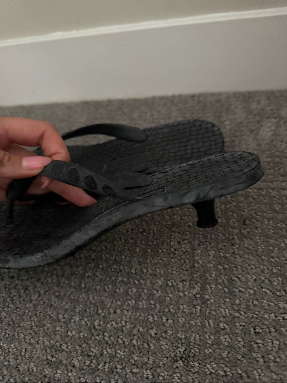 Black Women's Kitten Heel Flip-Flop Sandals